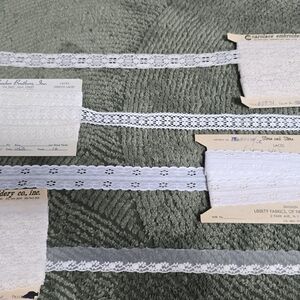 Vintage Lace Trim Lot – 1970s Sample Cards & Assorted White Trims